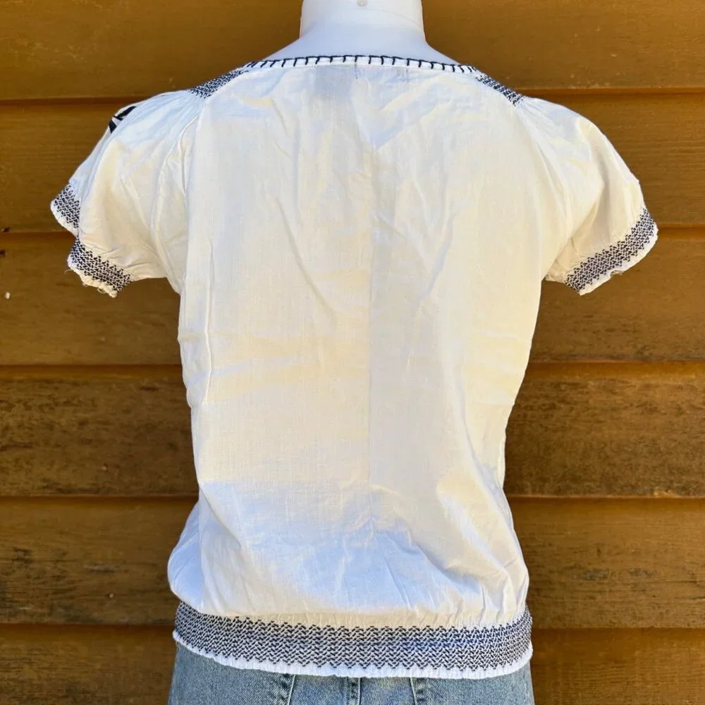 Francesca’s White With Blue Floral Embroidery Shirt Size S - Picture 7 of 10